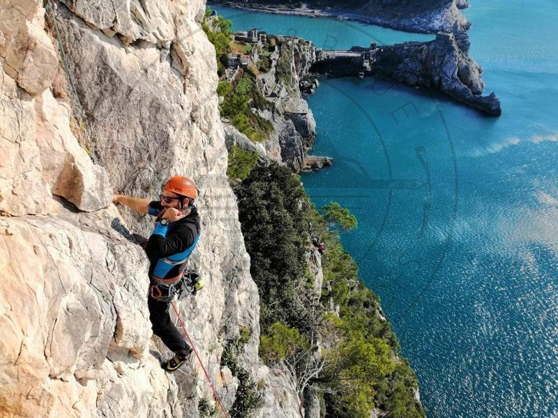 Moderno Appartamento Vista Mare, Con Parcheggio Privato Porto Venere Bagian luar foto